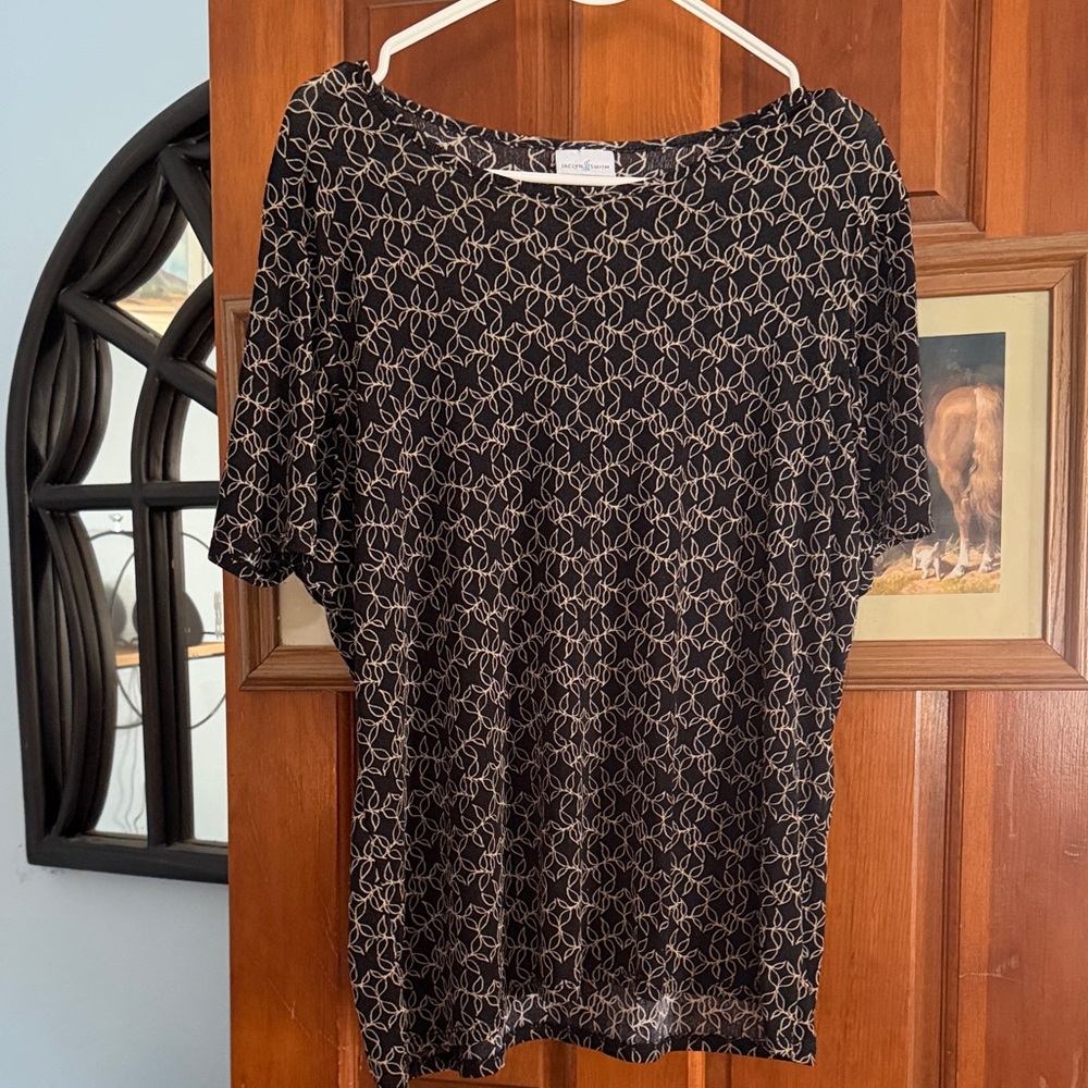 Jaclyn Smith Black and Cream Short Sleeve Top